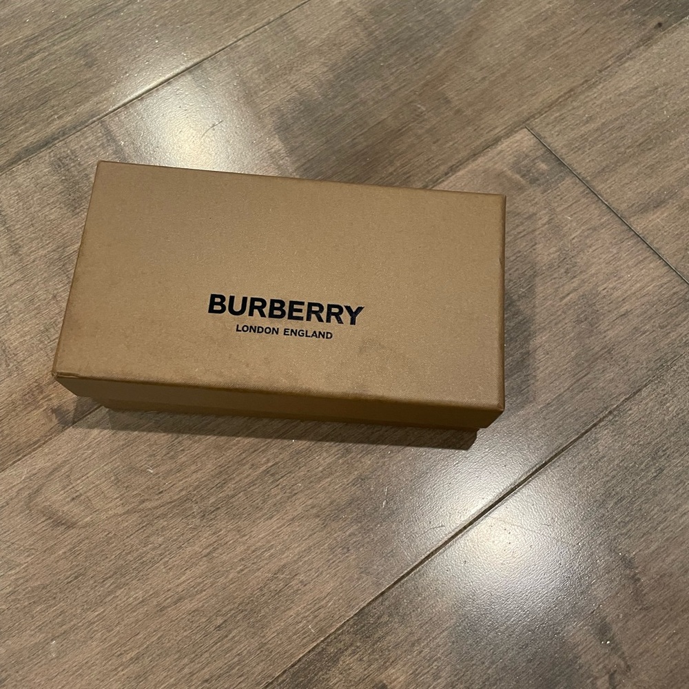 Burberry box, ideal for key chain or jewelry/hair accessories. New condition